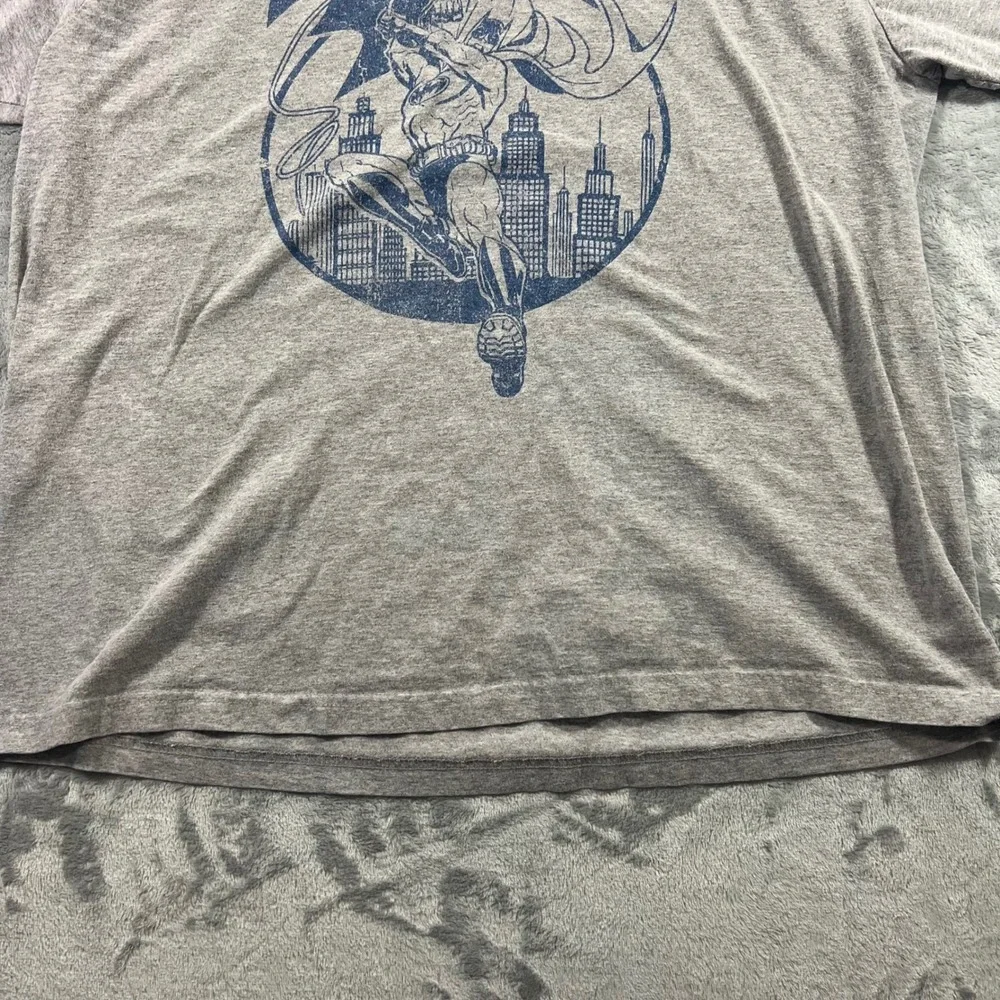 OLD NAVY Batman Graphic T-Shirt Mens XXL Gray‎ DC Comics Gotham City Retro - Picture 11 of 16